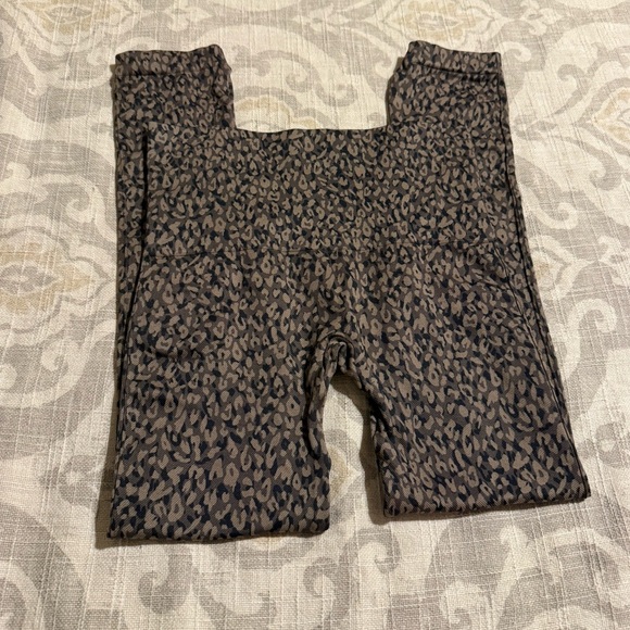 Spanx Look at me now Leopard Print Medium Leggings - Picture 1 of 5